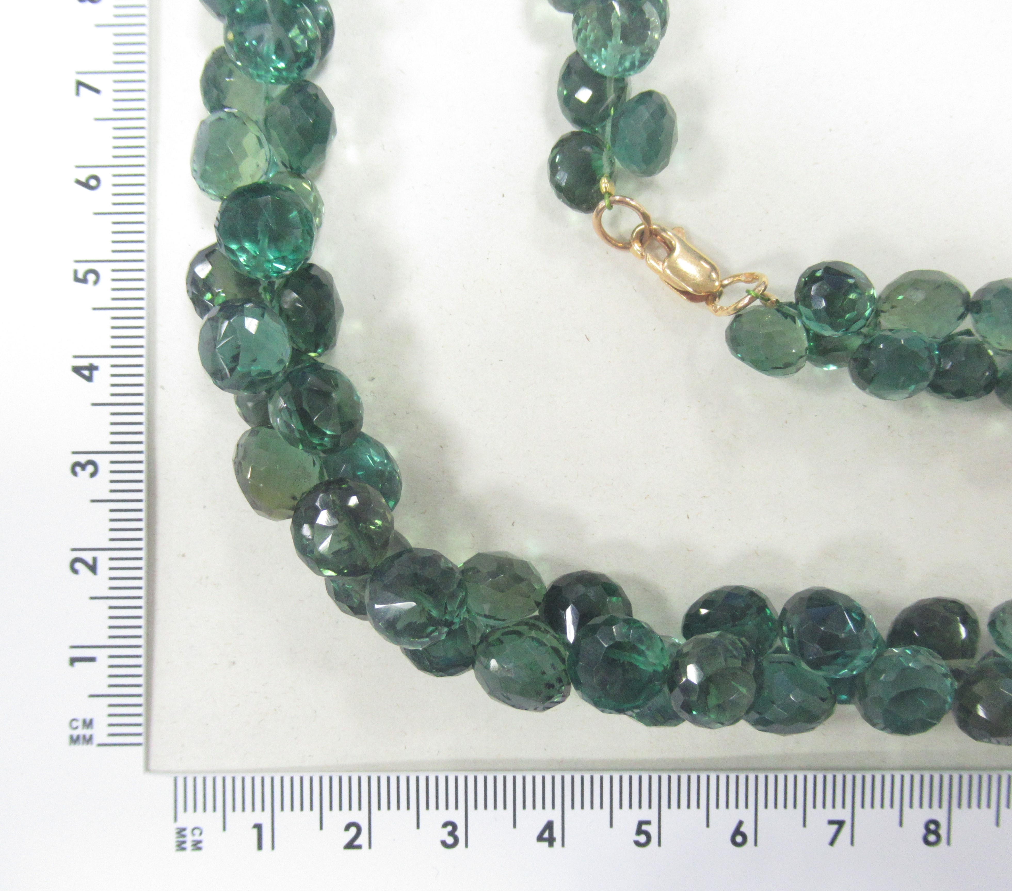 Бусы из Кварца зел. 470,05 (ЮАР); замок золото 585 пробы;